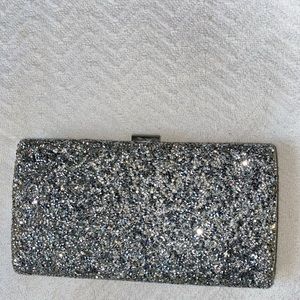 I’m selling this clutch I wore to winter formal wore once and great condition